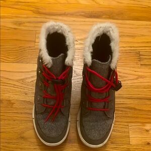 Sorel snow boots, size 3